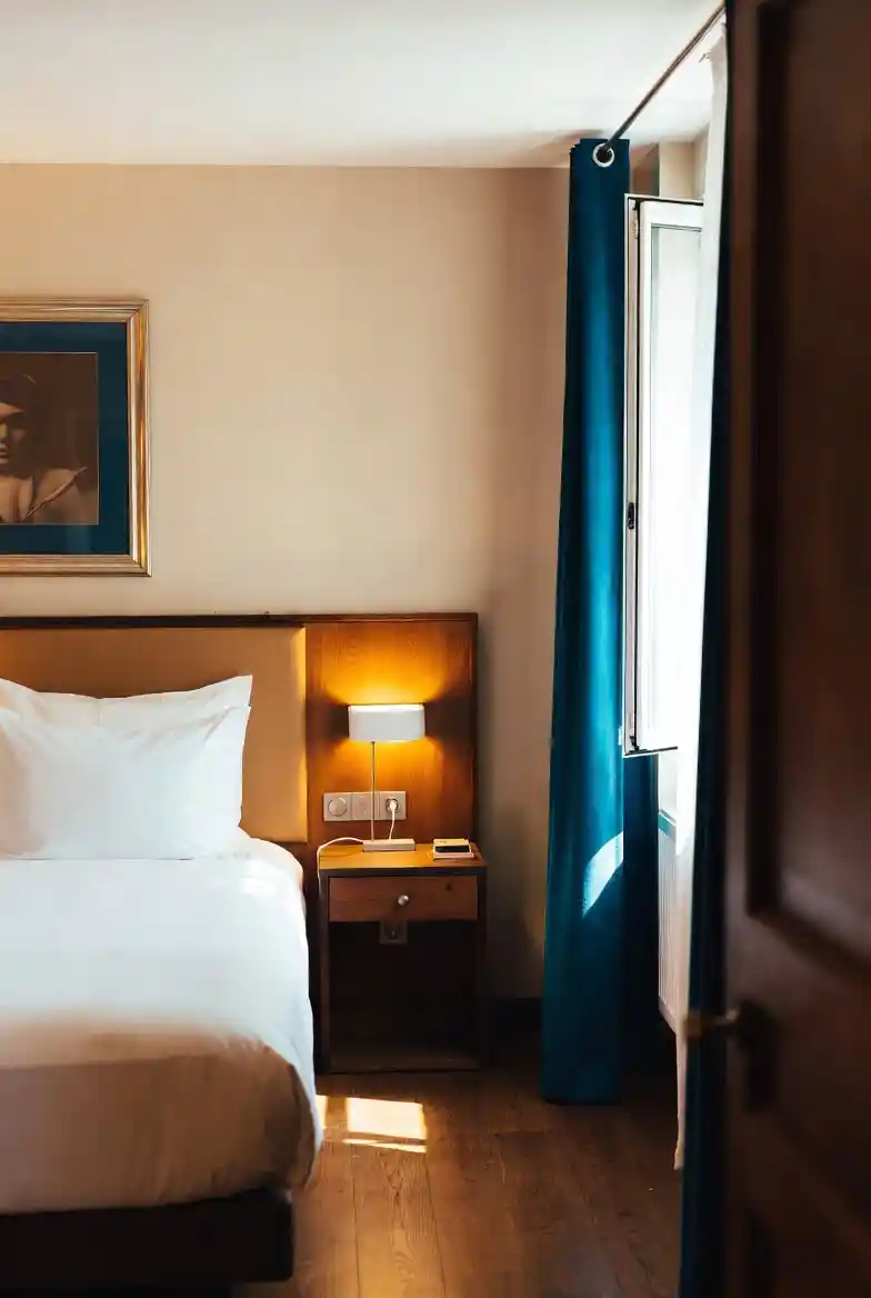 Intérieur chambre d'hôtel en France